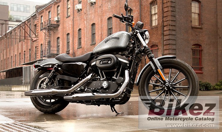 Sportster Iron 883 Dark Custom