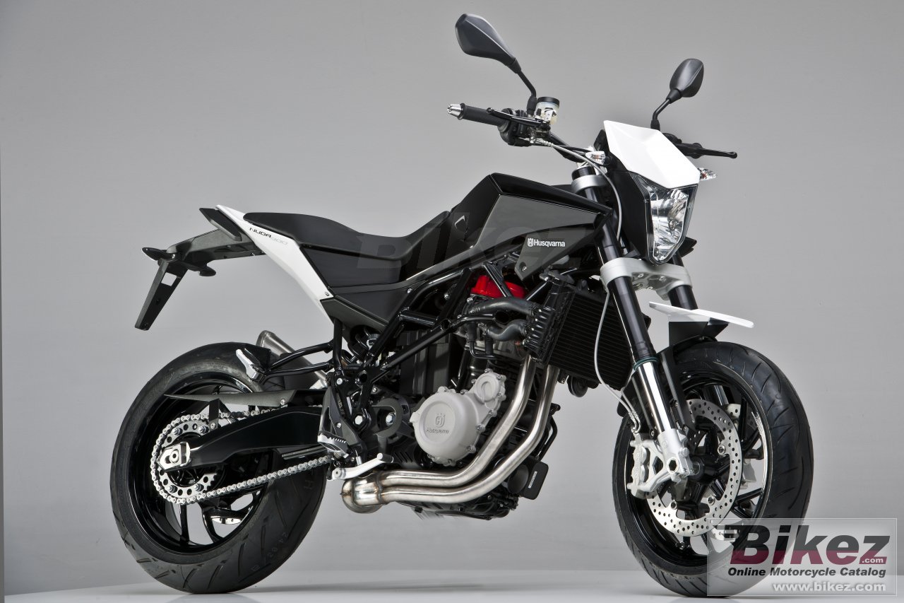 Nuda 900R