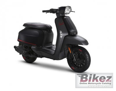 V125 Special Pirelli Edition